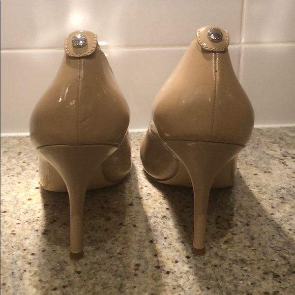 MICHAEL KORS Nude Patent Pumps - Picture 5 of 9